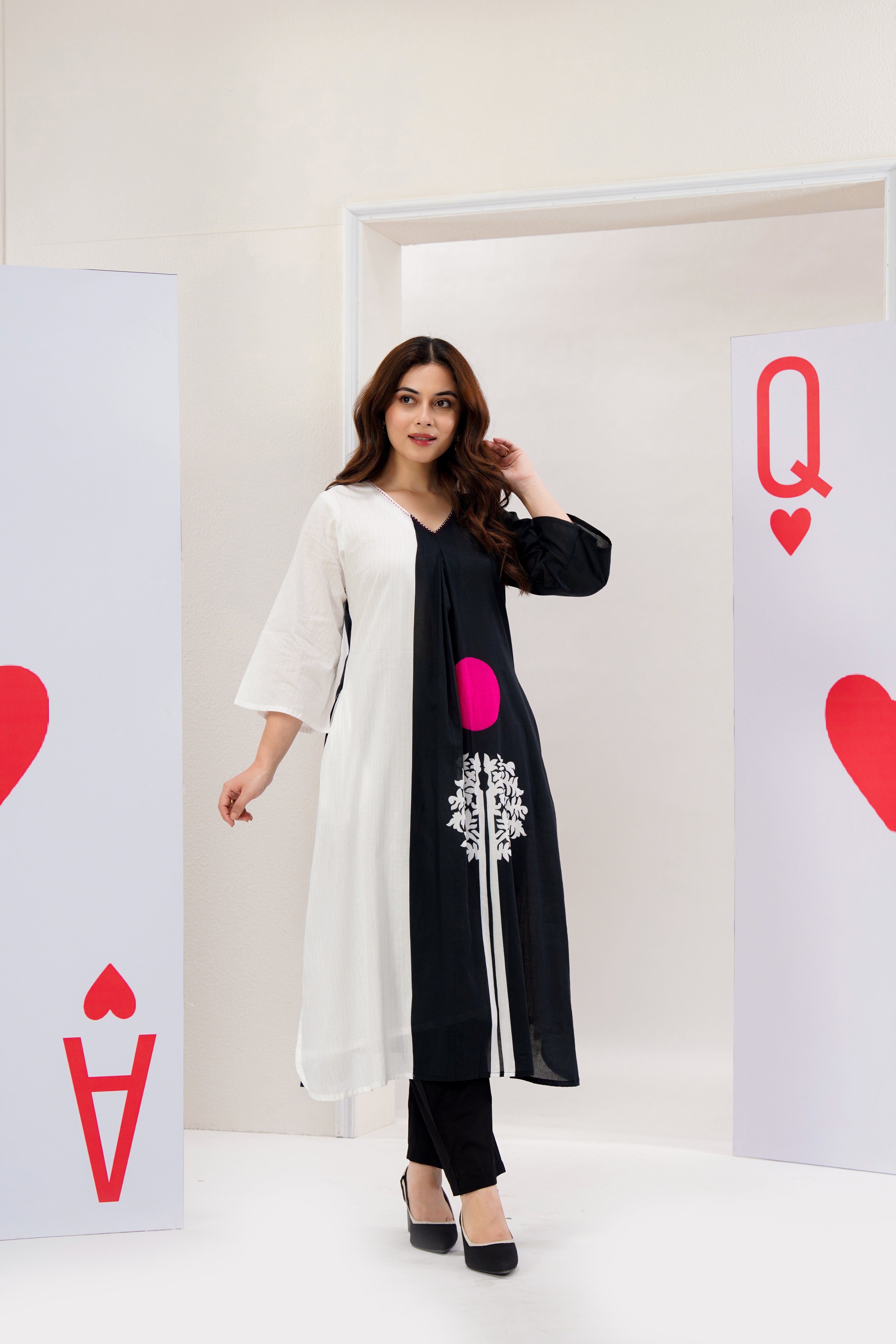 Women Black & White Color Block A-Line Kurta with Abstract Print | Elegant V-Neck Casual & Office Wear Kurti