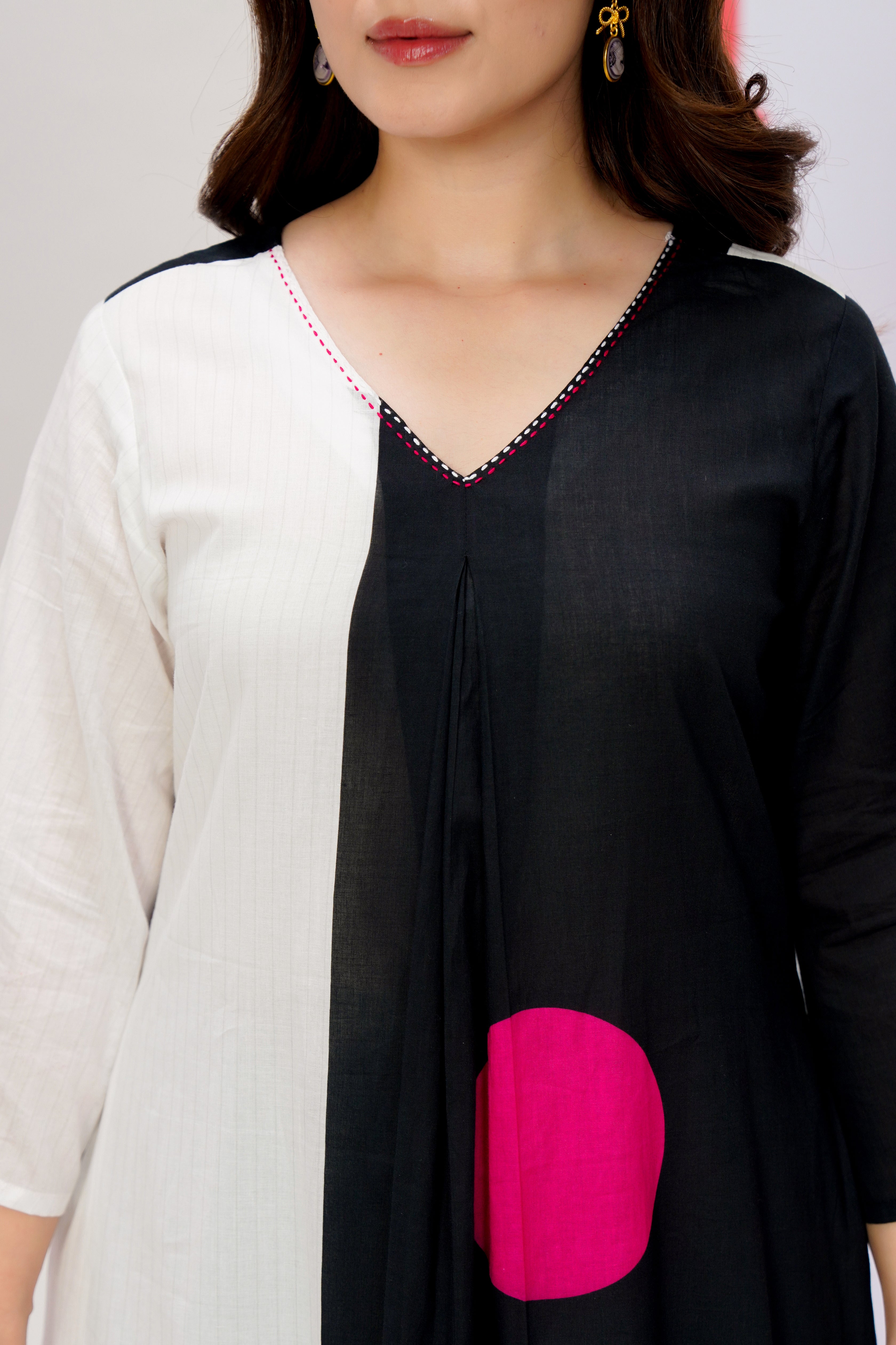 Women Black & White Color Block A-Line Kurta with Abstract Print | Elegant V-Neck Casual & Office Wear Kurti