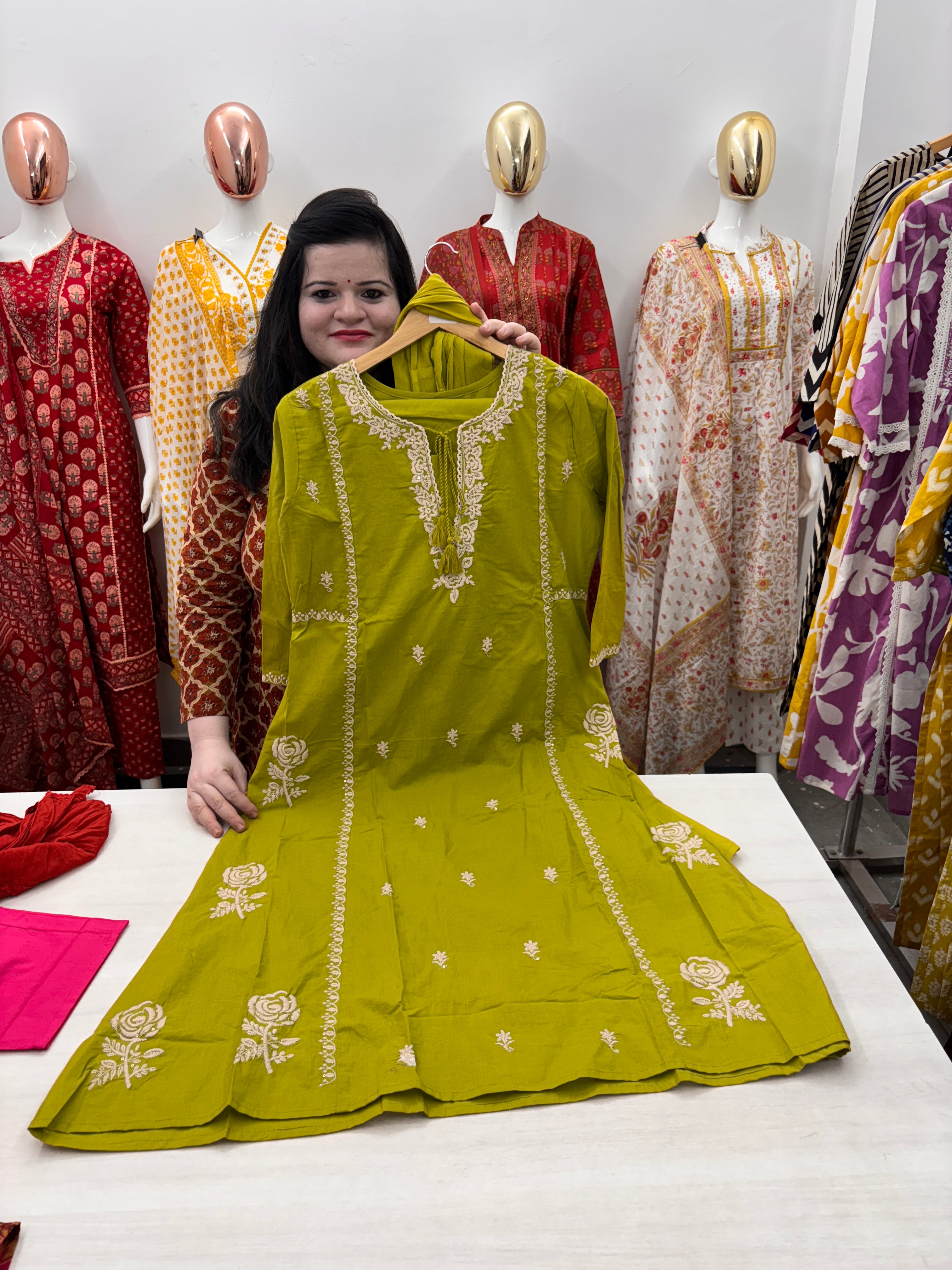 cotton 3pc Beautiful neck embroidery with laces